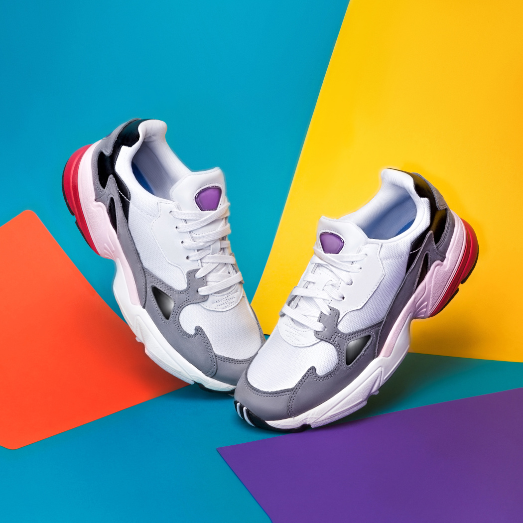 Buty sportowe damskie – wyprzedaż 2022. Zobacz najmodniejsze tanie sneakersy do 200 zł!